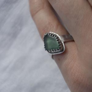 JODIE McKENZIE STUDIO Green Sea Glass Gapped Pinky Ring